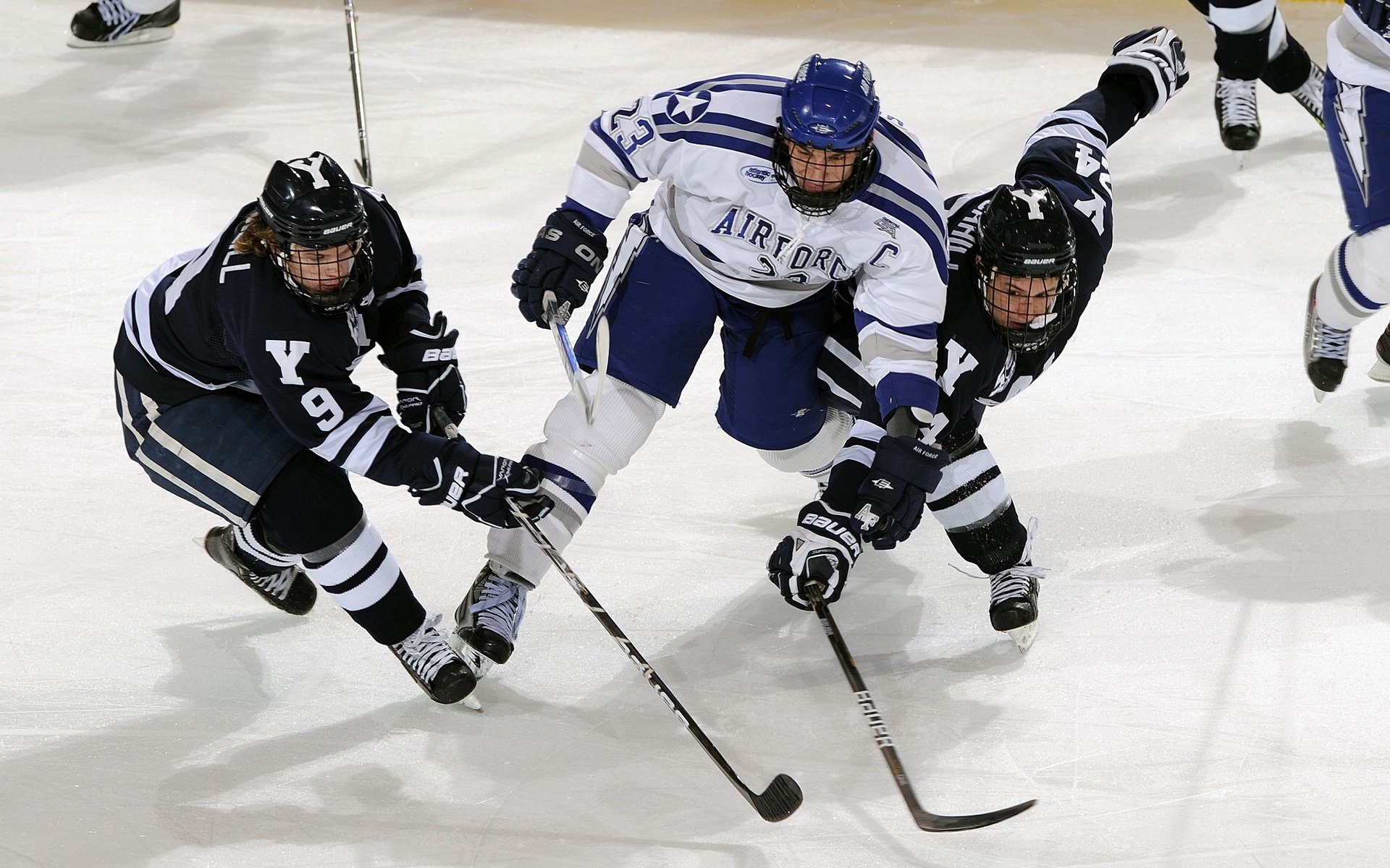 Rookie迎来三赛季出色发挥，MAD观众热烈欢呼！热度持续攀升